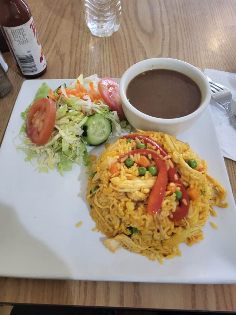 Aracely's-Restaurant-arroz_pollo