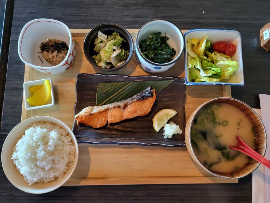 ichiza-salmon_breakfast