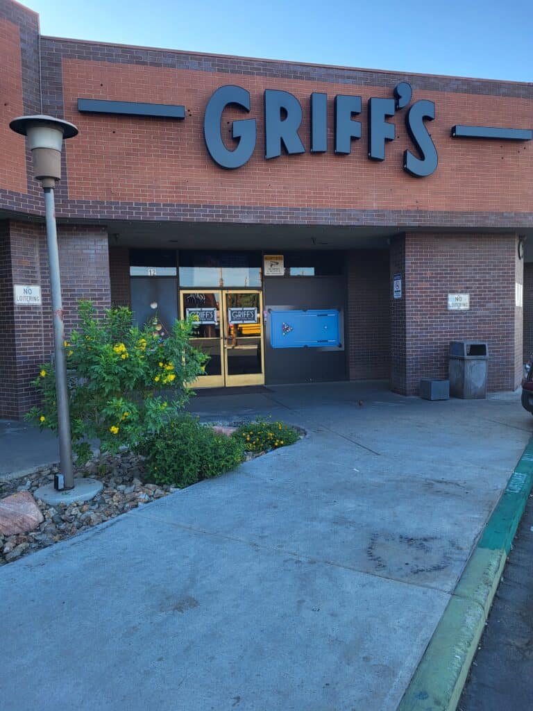 Griff's Bar & Billiards-front